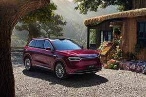 全新问界M7开启预订28.8万起，1小时订单破10万台