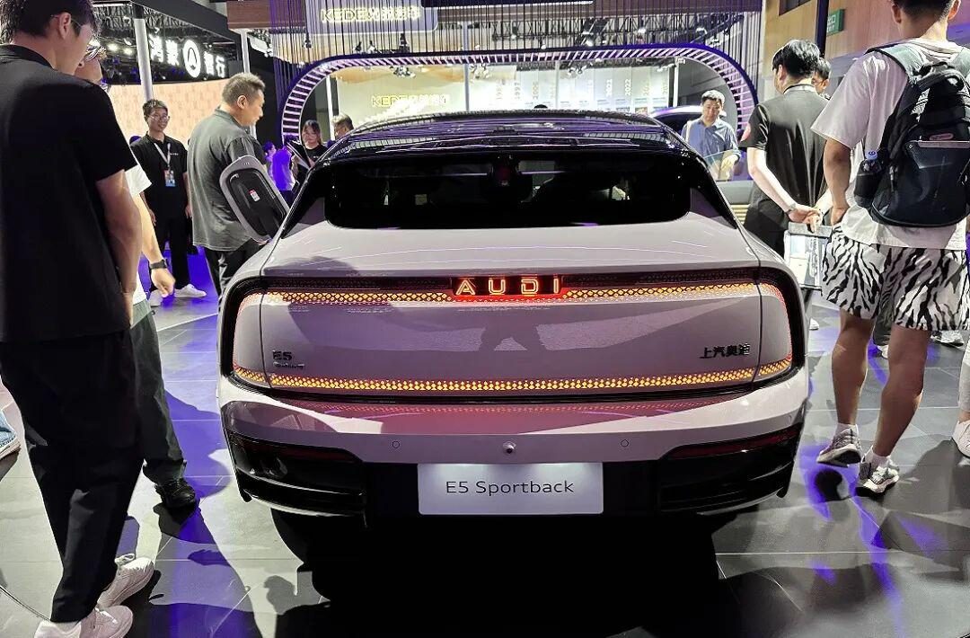 “灯厂”开窍！23万的奥迪E5 Sportback智能化超华为？ | 视频