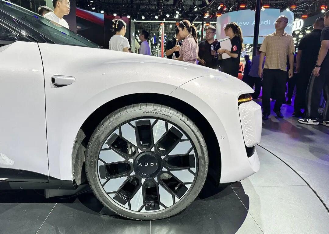 “灯厂”开窍！23万的奥迪E5 Sportback智能化超华为？ | 视频