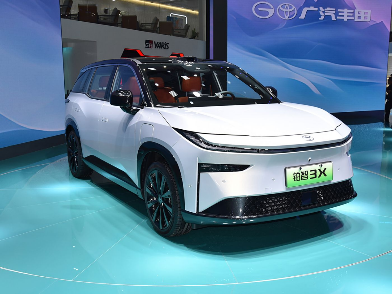 超豪车退场，华为五界杀疯，智驾真平权，2025成都车展八大观察