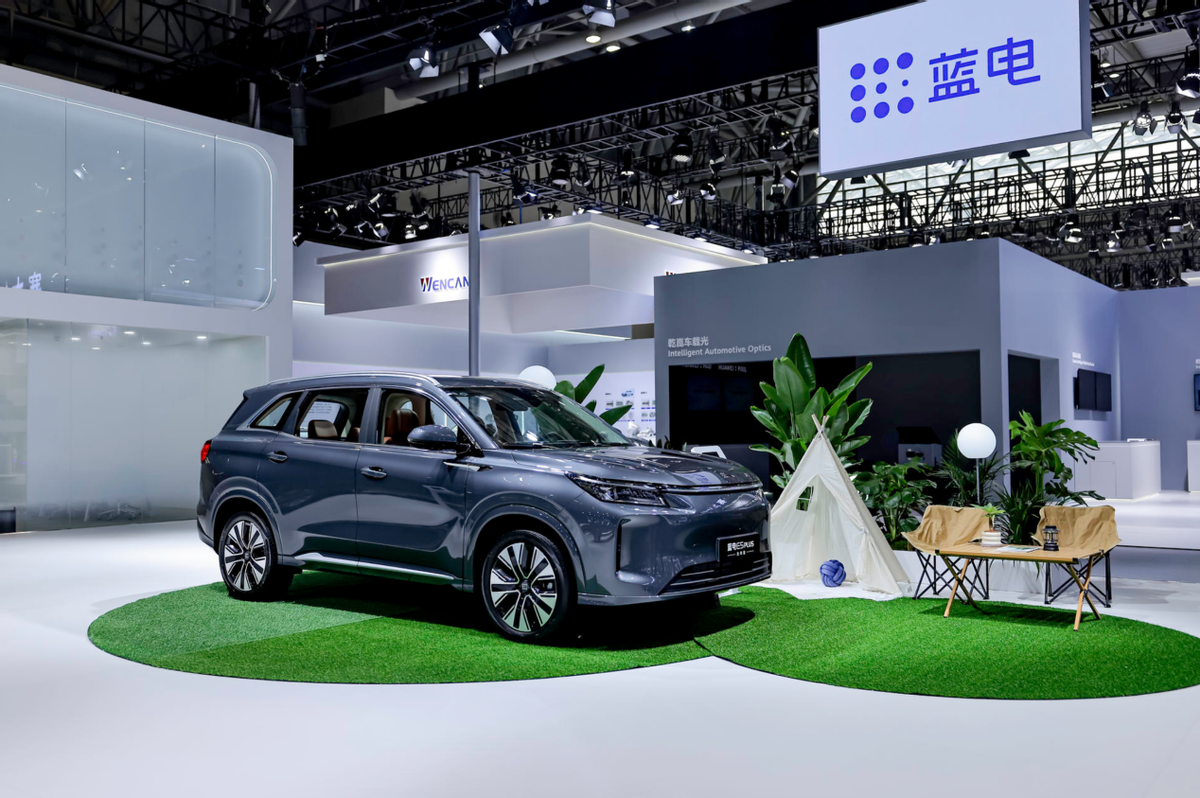 蓝电汽车亮相2025智博会，共鉴赛力斯品质实力