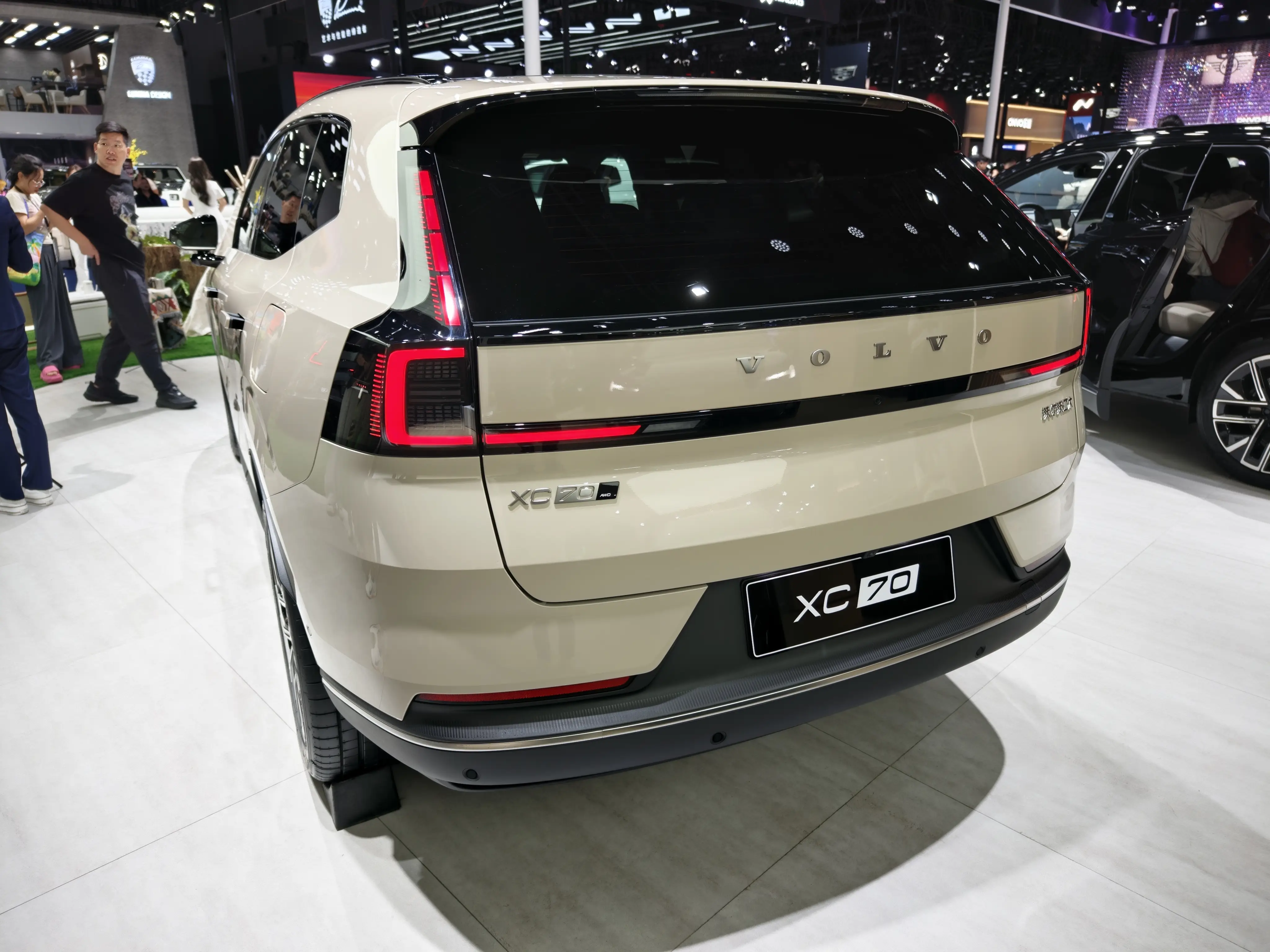 沃尔沃XC70并非只是领克08换壳，实际价值/情绪价值都有