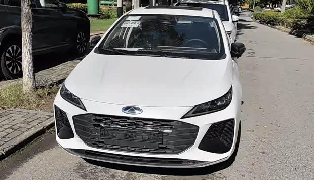【E汽车】实拍奇瑞全新艾瑞泽5 外观更凶 配置拉满