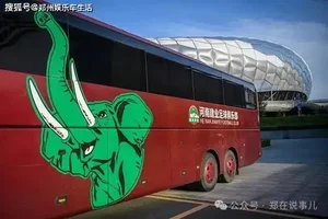 被誉为“建业移动主场”聊聊咱见过的几辆河南队大巴