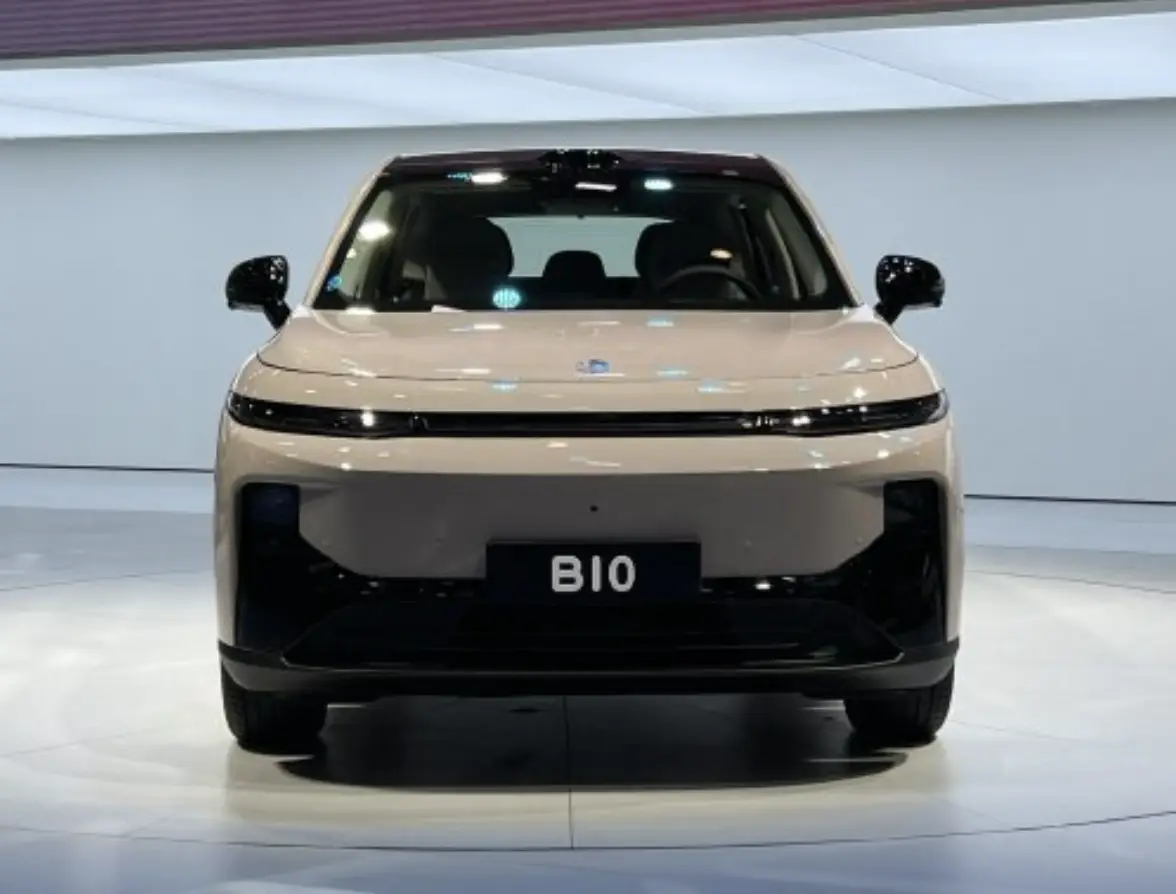 2025成都车展：零跑B10新车色发布