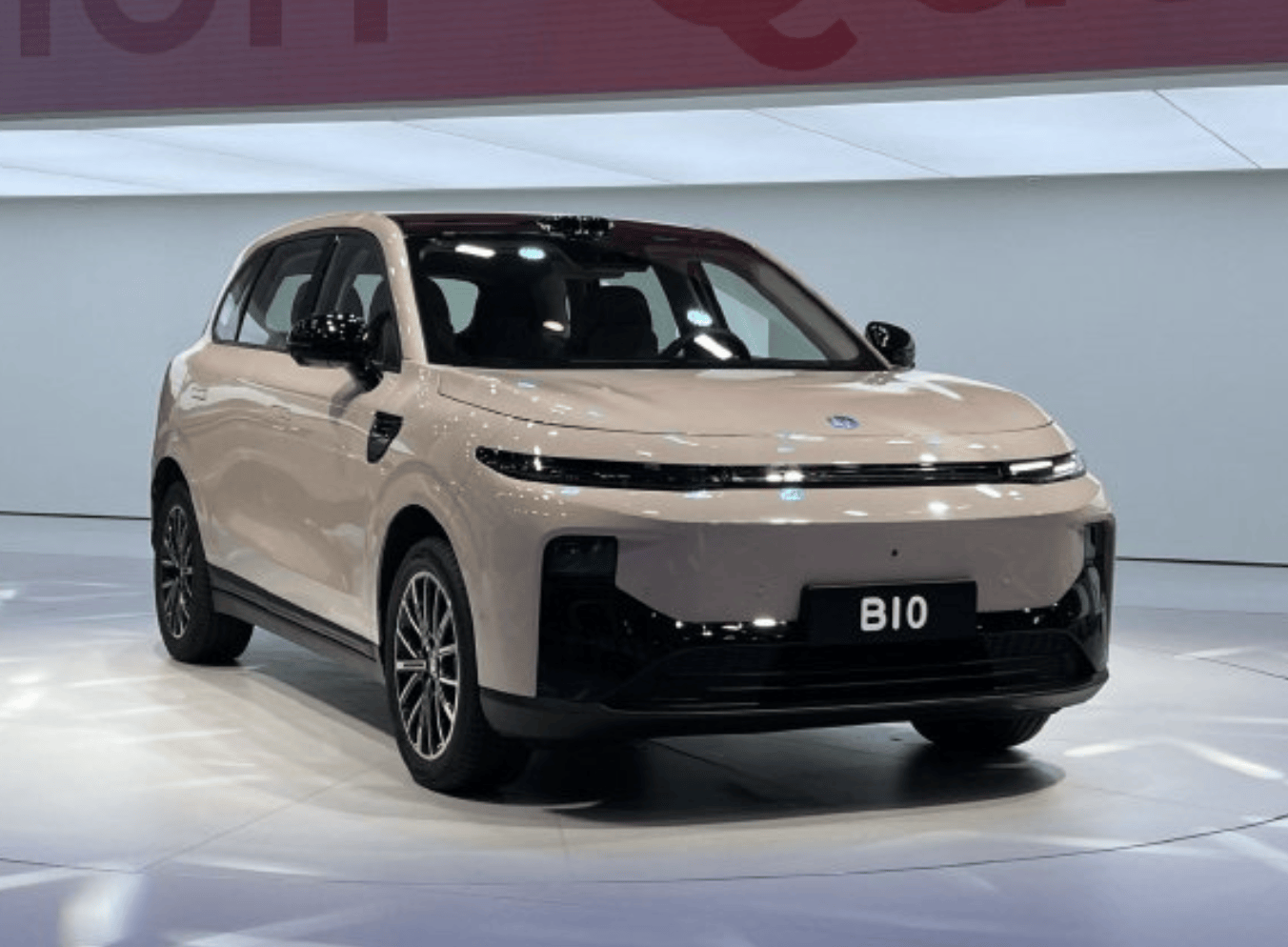 2025成都车展：零跑B10新车色发布