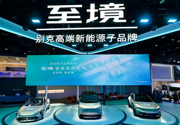 超豪车退场，华为五界杀疯，智驾真平权，2025成都车展八大观察