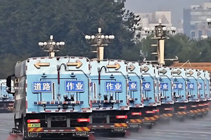 比亚迪第零方阵集结完毕保障九三阅兵，十年三度亮相