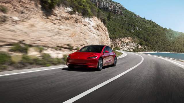 特斯拉Model Y L在济南开启全国首批交付 同日首次亮相齐鲁秋季车展