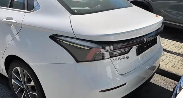 【E汽车】实拍奇瑞全新艾瑞泽5 外观更凶 配置拉满