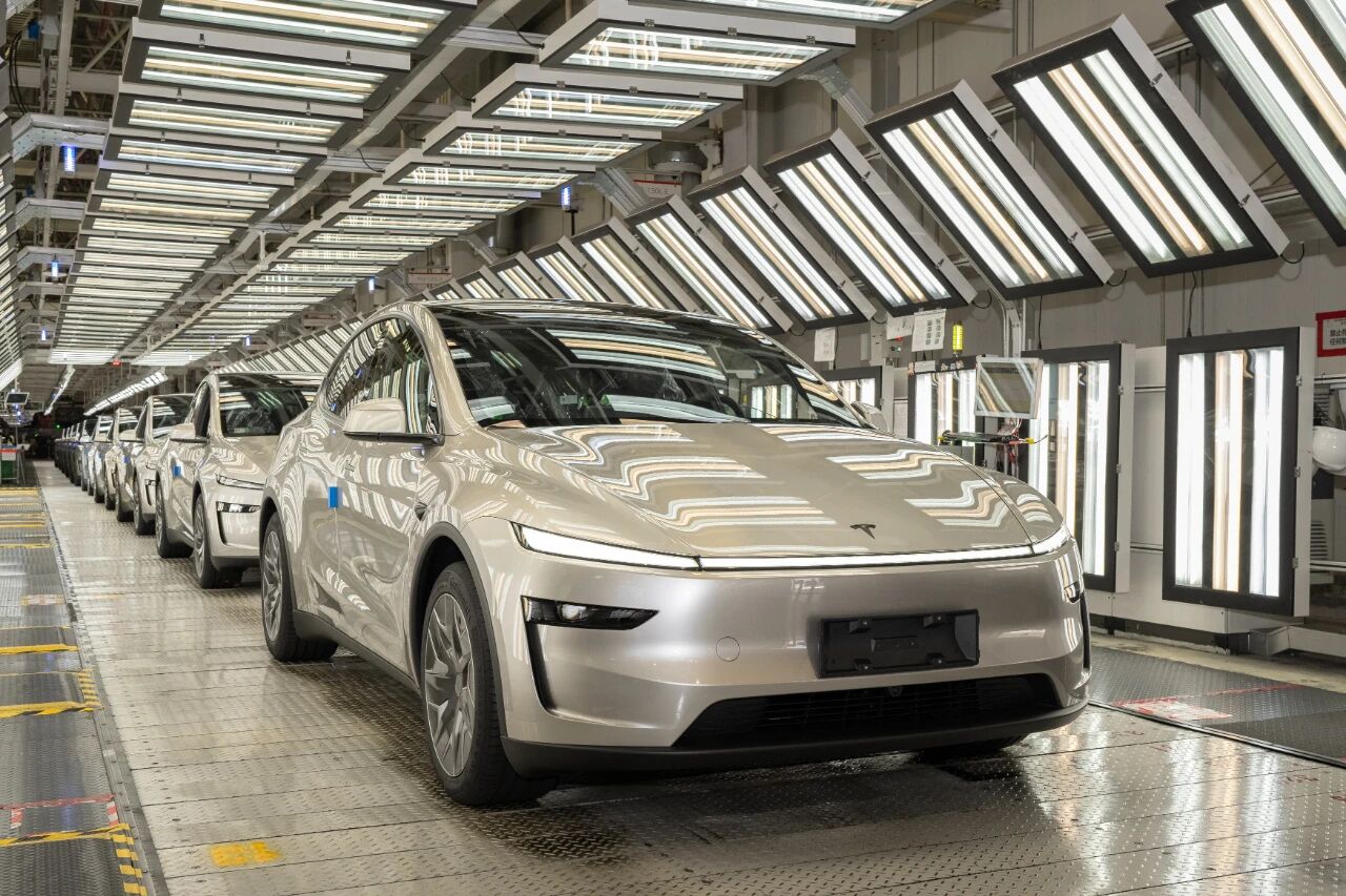 特斯拉Model Y L在济南开启全国首批交付 亮相齐鲁车展