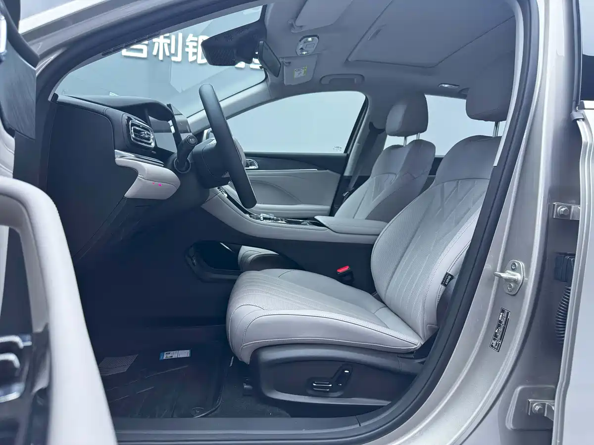 吉利银河星耀6首发亮相，车头堪比AMG，配插混动力