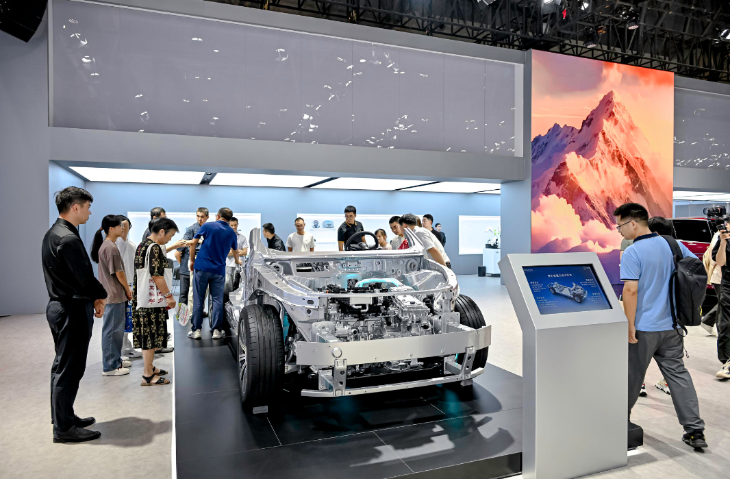 赛力斯亮相2025智博会 全方位展示智能化实践成果