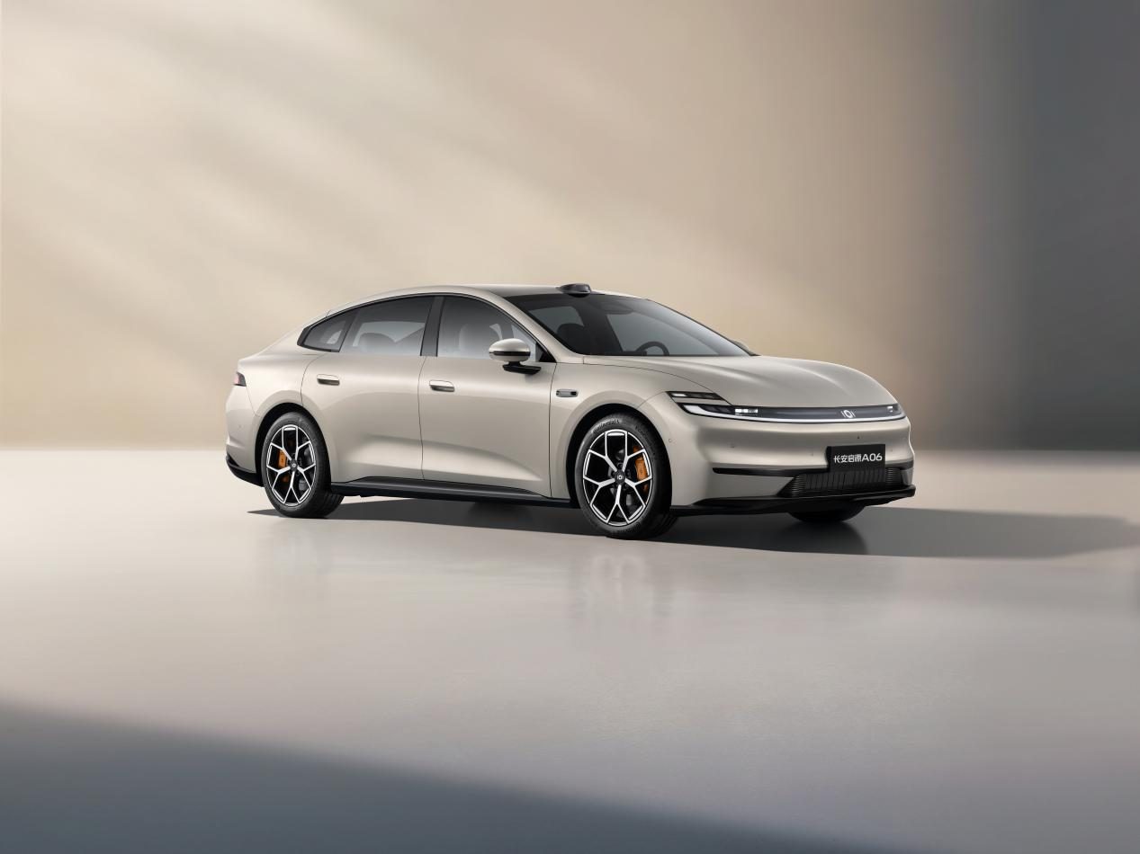 长安启源A06首秀 同级最大前备厢远超Model3和小米SU7