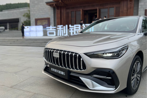 中国星全新东方曜亮相成都国际车展，为燃油车写下新注脚