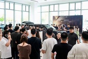 中国汽车界罕见“奇观”：豪车堵门，排队体验，看车限时