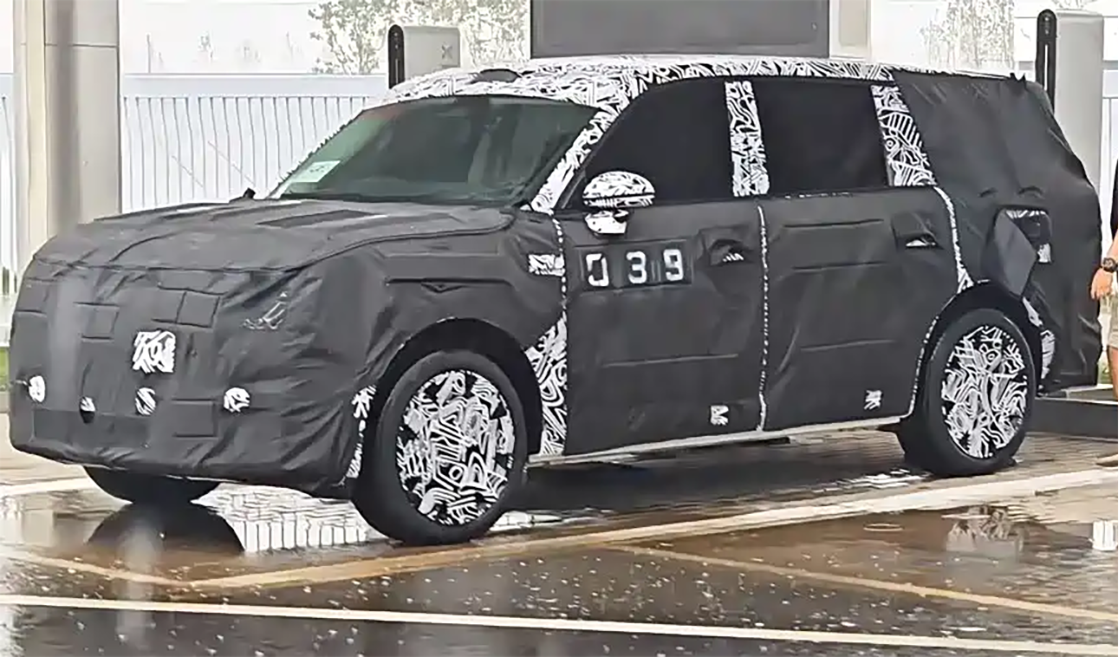 小米“昆仑”增程SUV与小米YU7同框谍照曝光，或为大型SUV