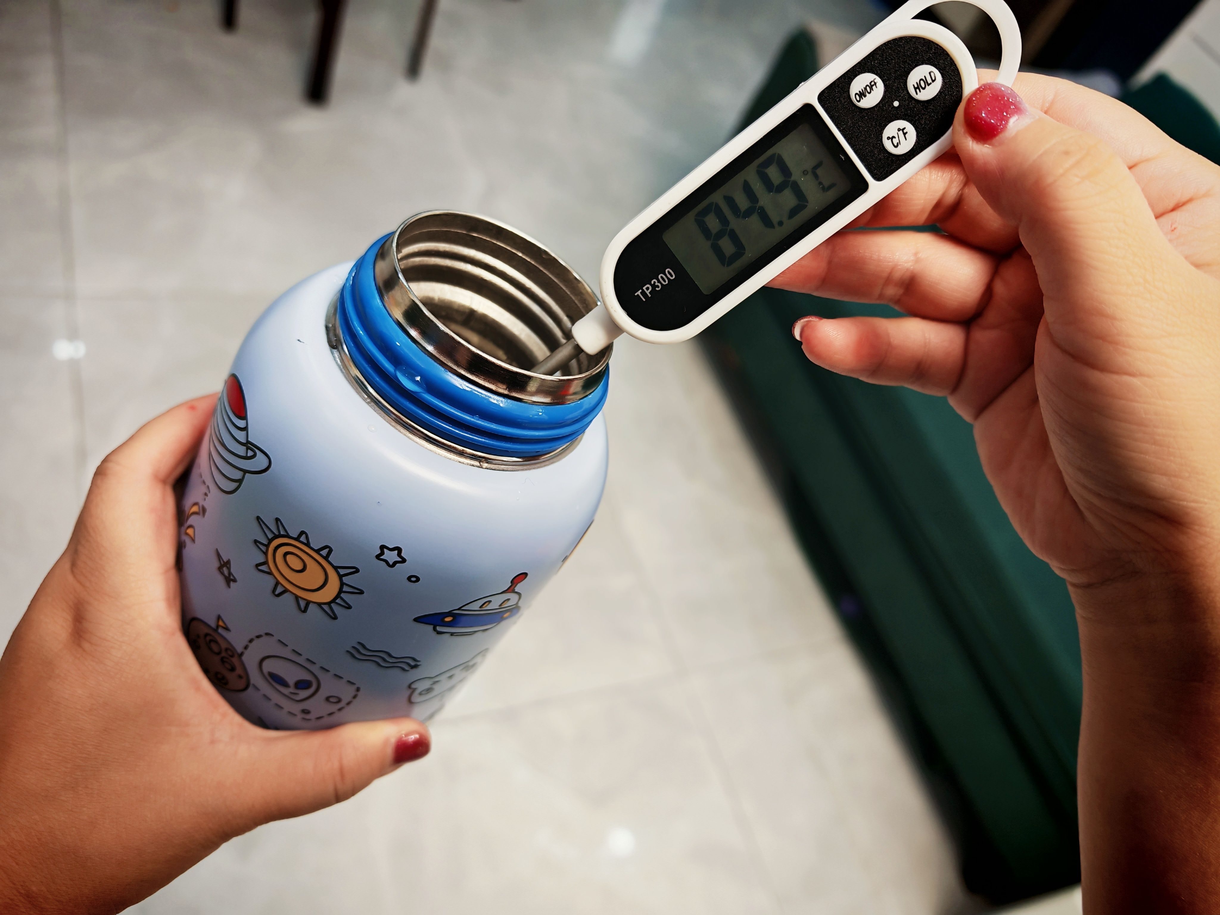 性能与安全兼得！宫菱0重金属0胶水儿童保温杯测评，欧盟认证品质