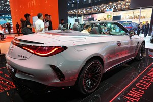 2025成都车展：梅赛德斯-AMG CLE 53 4MATIC+敞篷版视频 动力强劲 运动的风格