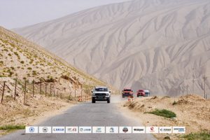 2025中国·叶城新藏公路汽车集结赛暨4+1新藏公路汽车拉力赛，虎建中夺得SS1、SS2赛段第一