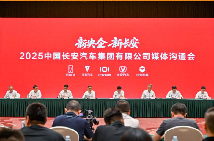 品牌升格豪情万丈，长安披露新车计划，阿维塔推百万级大六座