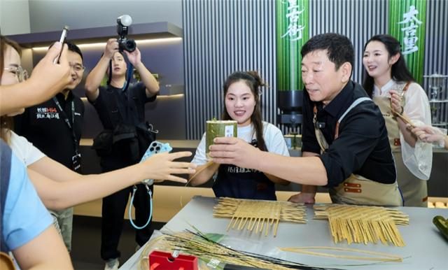 为车主特调奶茶，亲征耐力赛，长城老魏“为爱上场”