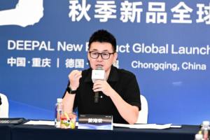 深蓝汽车董事长邓承浩、总裁姜海荣携手亮相共谋新能源未来发展
