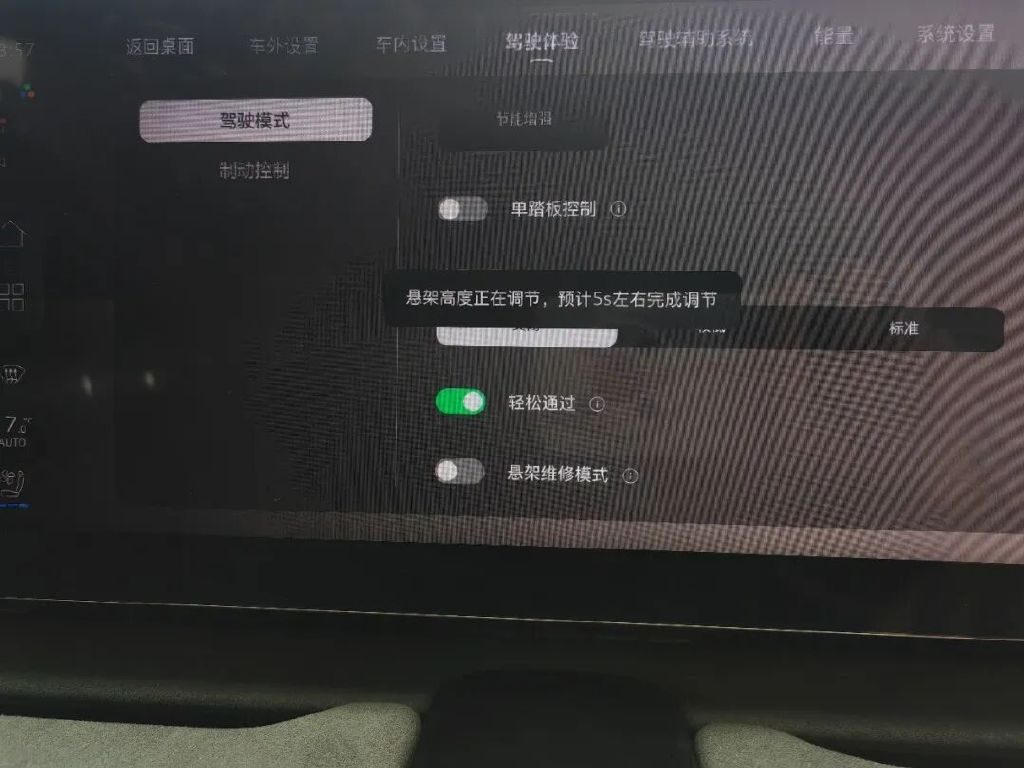 奥迪E5 Sportback邂逅青城山，一场科技与自然的对话