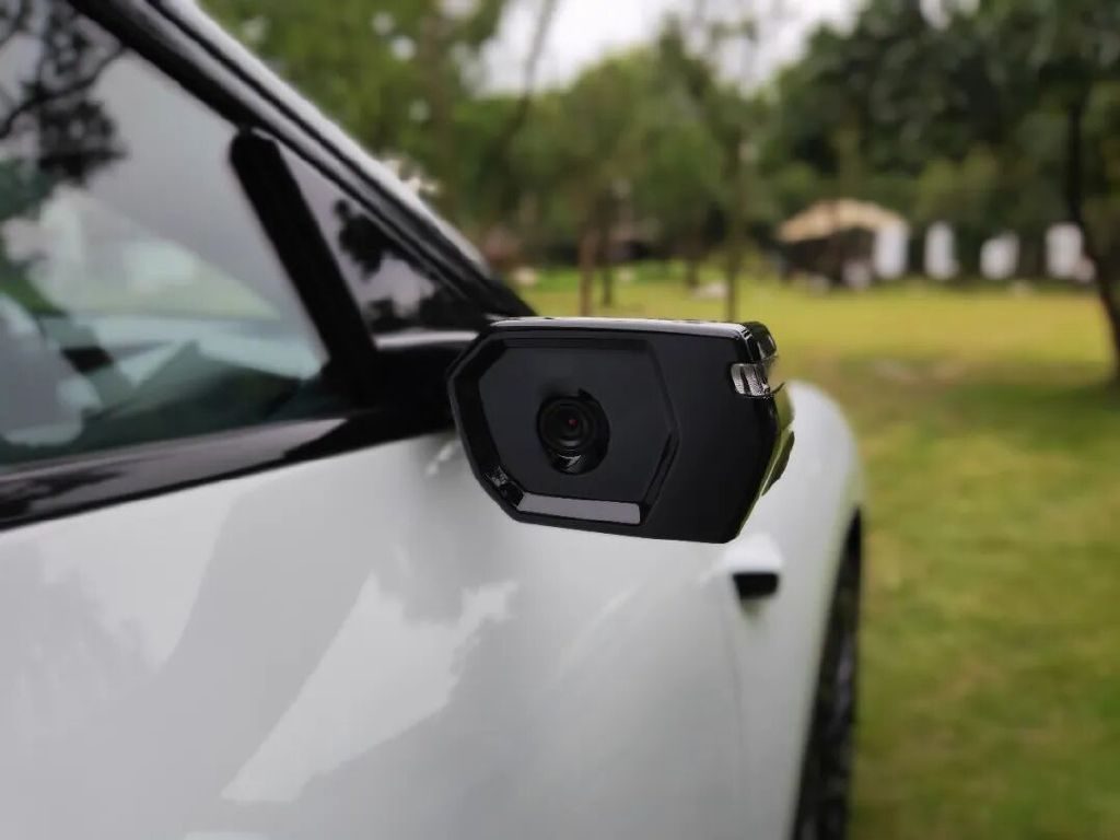 奥迪E5 Sportback邂逅青城山，一场科技与自然的对话