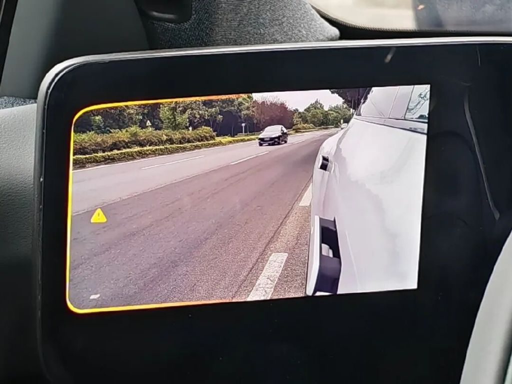 奥迪E5 Sportback邂逅青城山，一场科技与自然的对话