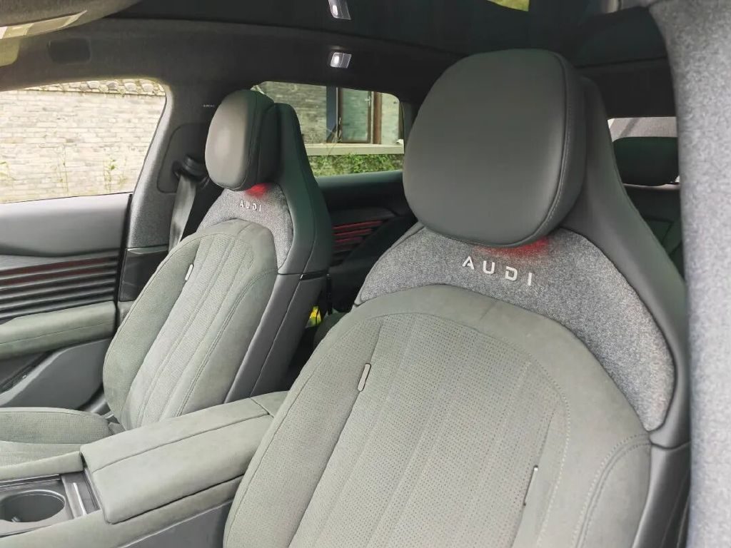 奥迪E5 Sportback邂逅青城山，一场科技与自然的对话