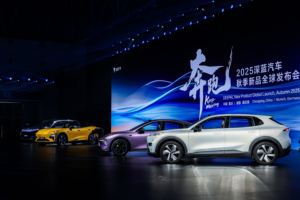 五车齐发 深蓝汽车以新央企之姿，跑出中国新能源全球加速度