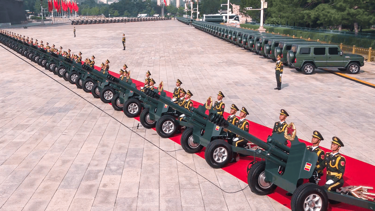BJ40燃油成功拖拽普拉多，中国汽车工业实力强势崛起！